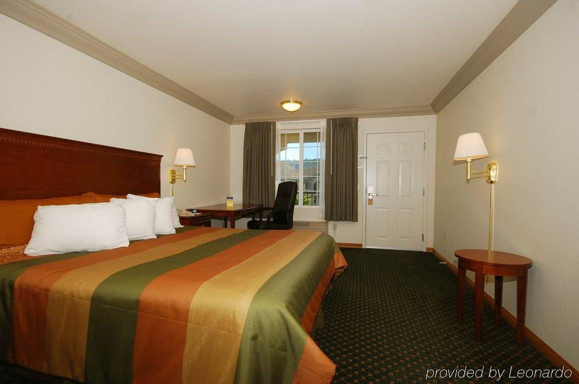 Cloverdale Wine Country Inn & Suites Habitación foto