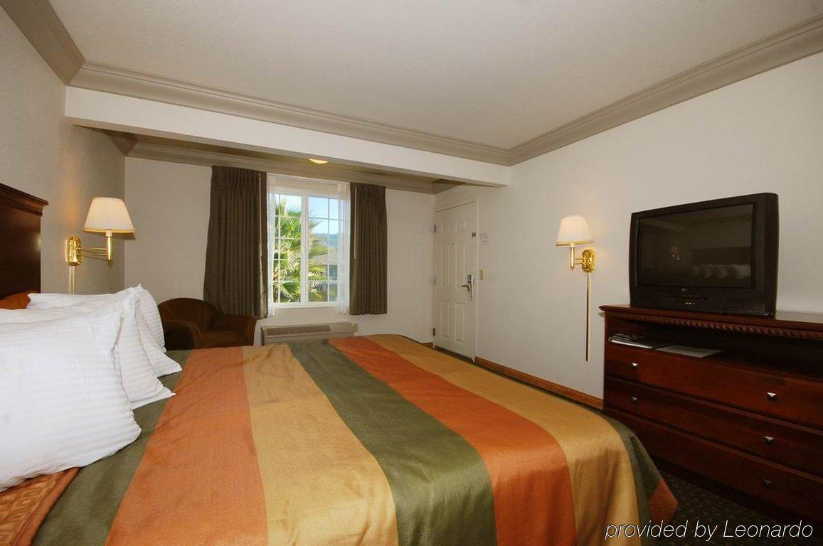 Cloverdale Wine Country Inn & Suites Habitación foto