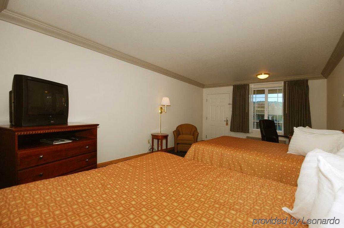 Cloverdale Wine Country Inn & Suites Habitación foto